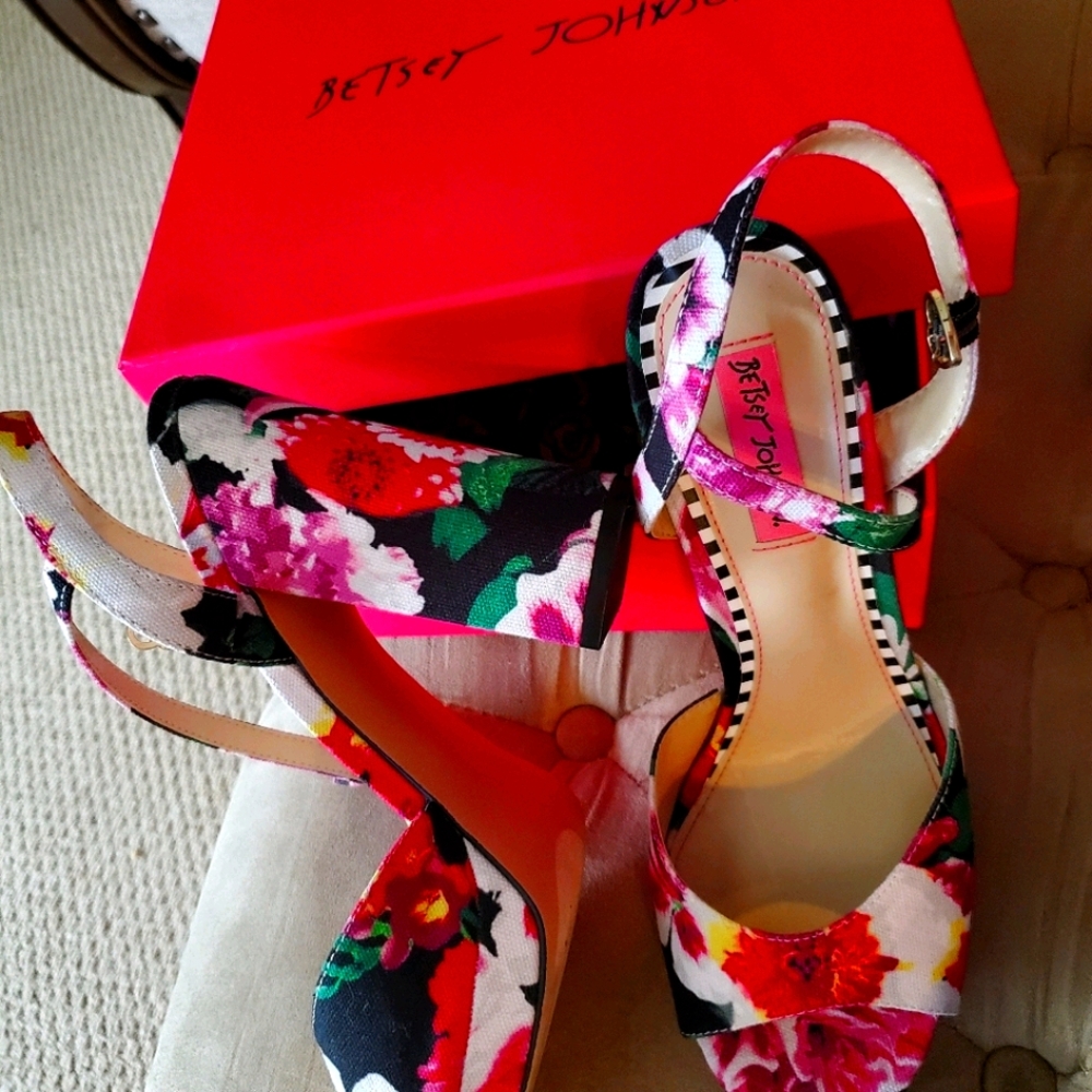 Colorful FLOWERY HEELS
